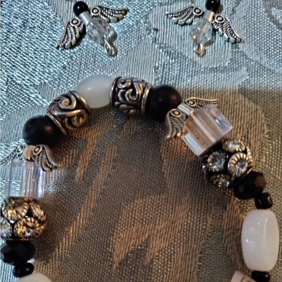 Wing charm Bracelet - Picture 4 of 7